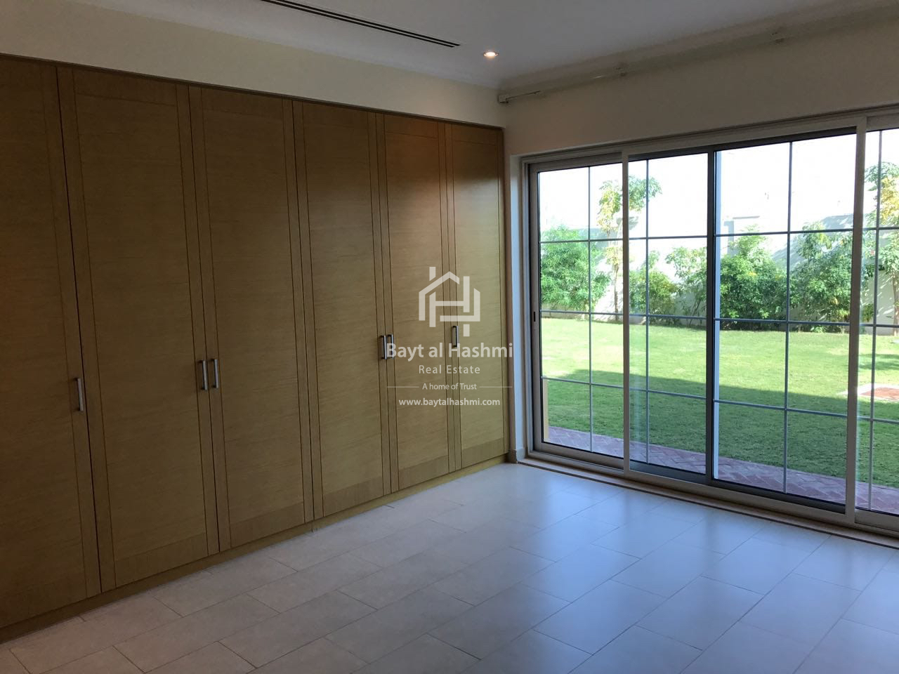 4 Bedroom with Maids Room in Jumeirah Park Villa Legacy, District 8